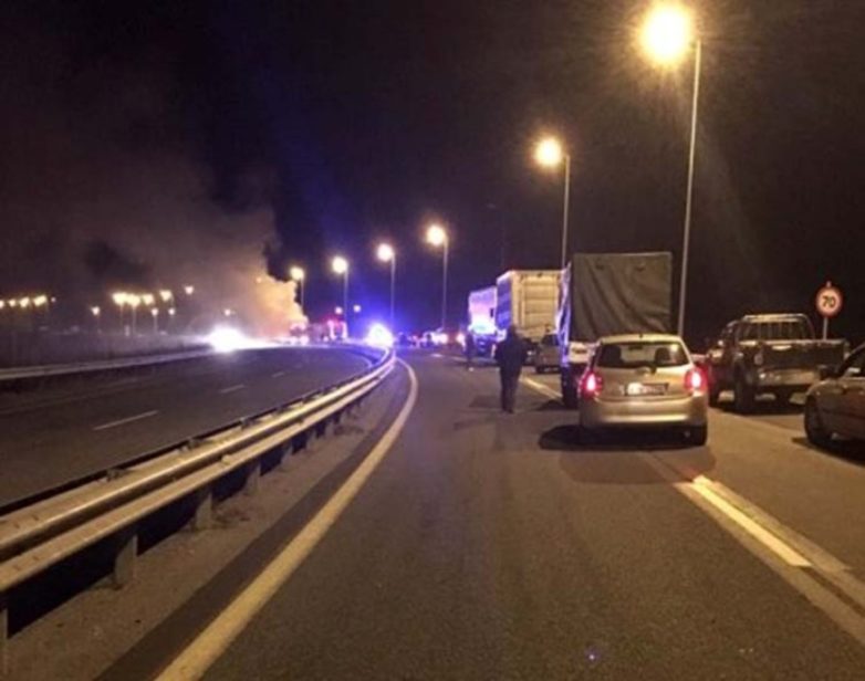 Φωτιά σε καρότσα φορτηγού στο δρόμο Λάρισας – Τρικάλων