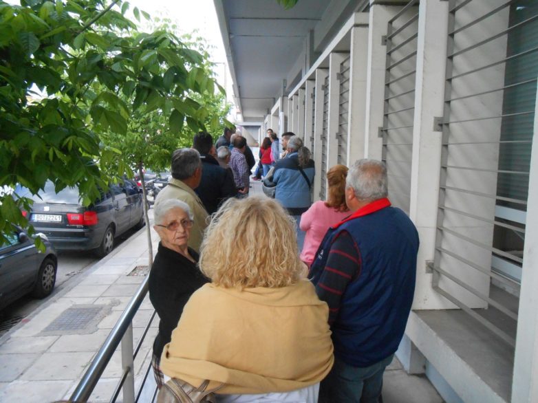 ΔΕΗ Βόλου: Ουρές και ταλαιπωρία..