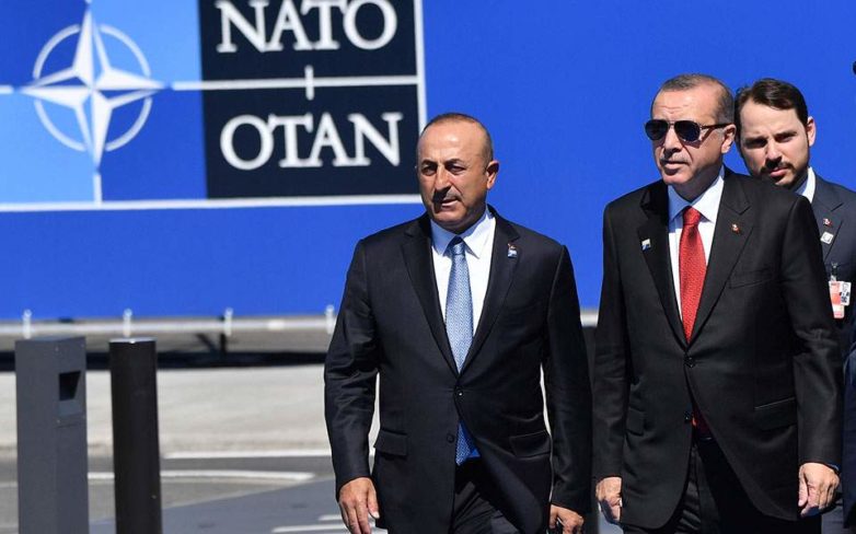 Οι ΗΠΑ «παγώνουν» προσωρινά την πώληση αμυντικού εξοπλισμού στην Τουρκία