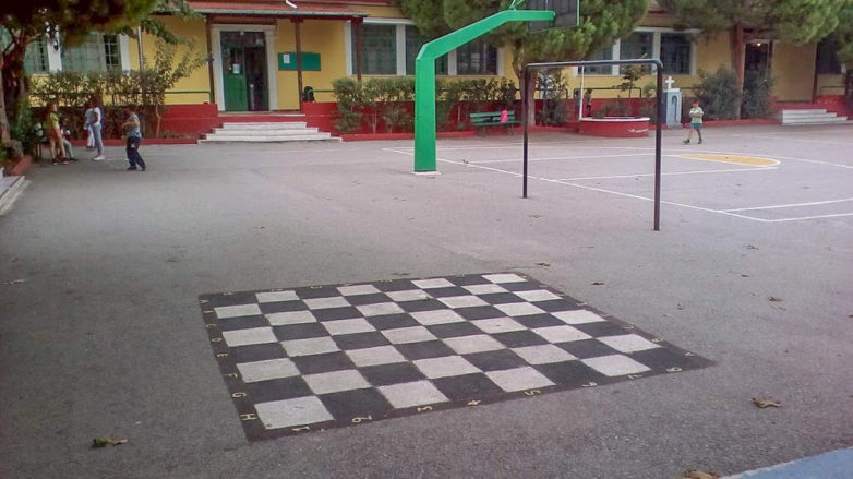 Υπαίθρια σκακιέρα στο 1ο  Δημ. Σχολείο  Αγριάς