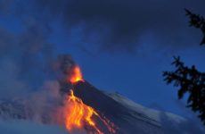 Για κατάρρευση του ηφαιστείου της Αίτνας στο Ιόνιο και τον κίνδυνο τσουνάμι προειδοποιούν επιστήμονες