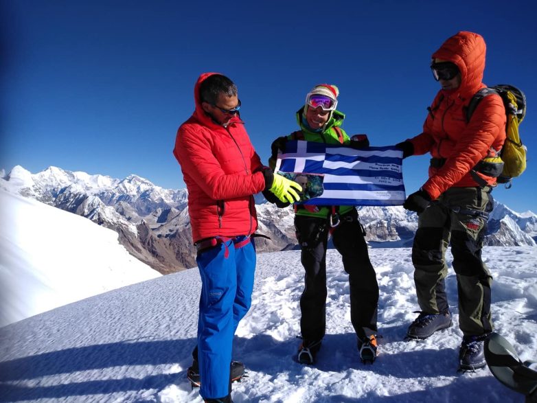 H ομάδα του ΕΟΣ ΒΟΛΟΥ πάτησε την κορφή Mera Peak των Ιμαλαΐων