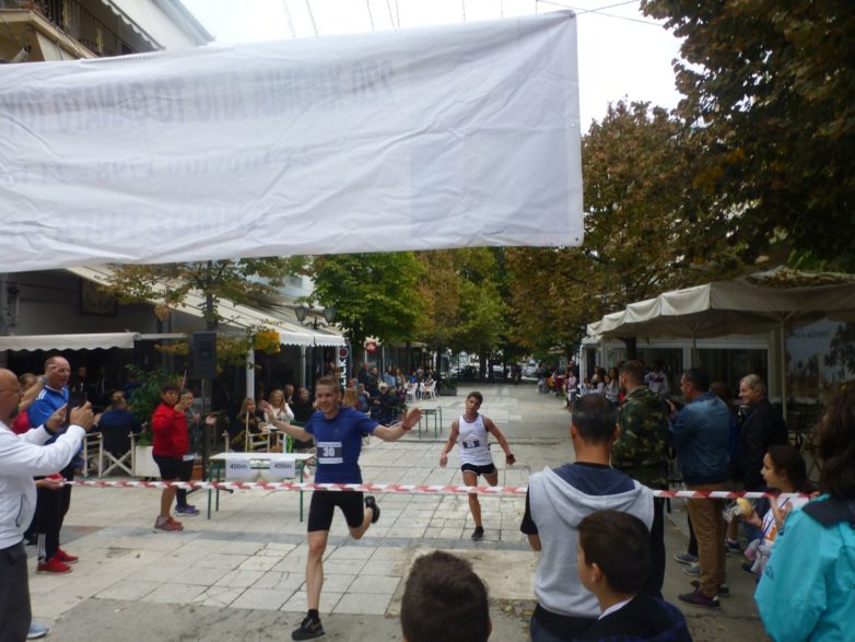 Ρεκόρ συμμετοχών και…ταχύτητας από τον ΣΔ Βόλου στον Διεθνή Νυχτερινό Ημιμαραθώνιο Θεσσαλονίκης και τον Ρήγειο Δρόμο