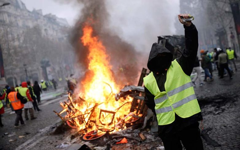 Γαλλία: 130 συλλήψεις στις κινητοποιήσεις των «κίτρινων γιλέκων»