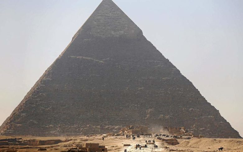 Αίγυπτος: Γυμνό ζευγάρι σκαρφάλωσε στην Πυραμίδα του Χέοπα