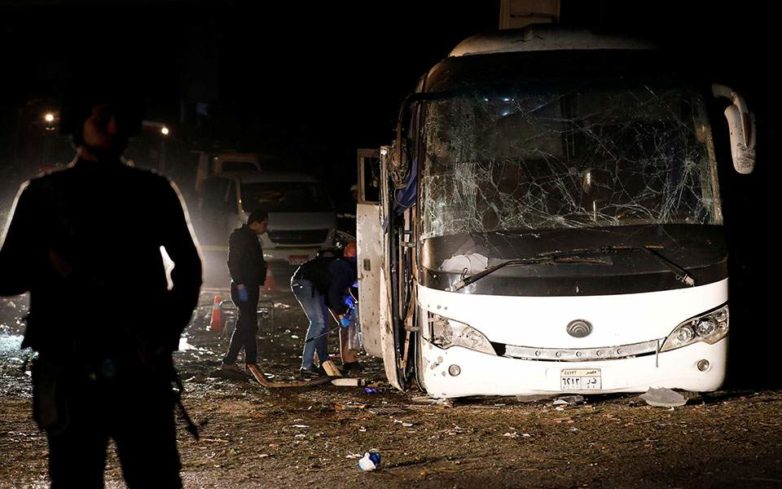 Έρευνες για τη βομβιστική επίθεση σε τουριστικό λεωφορείο στην Αίγυπτο