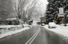 Χιονοπτώσεις πλήττουν από τα ξημερώματα τη Θεσσαλία από τα 300 μ. υψόμετρο και πάνω