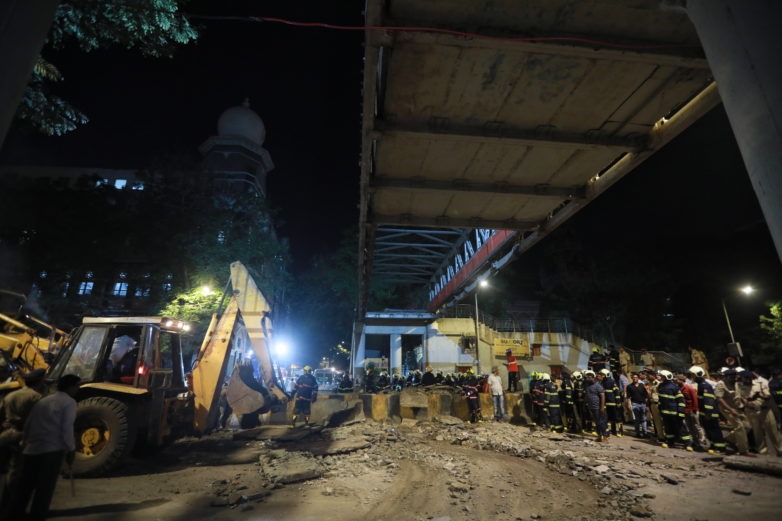 Ινδία: Πέντε νεκροί και 36 τραυματίες από την κατάρρευση πεζογέφυρας στο Μουμπάι
