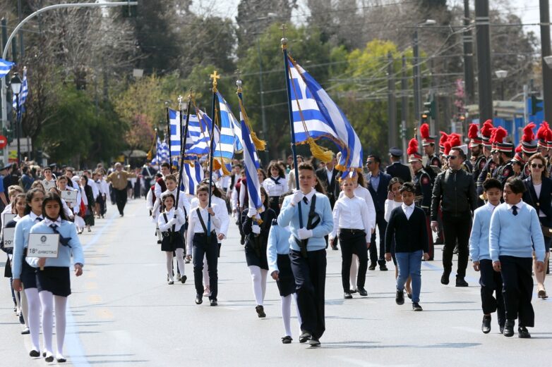 Παρουσία του Υπουργού Παιδείας, Έρευνας και Θρησκευμάτων Κώστα Γαβρόγλου η μαθητική παρέλαση στην Αθήνα