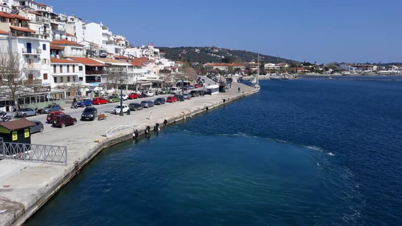 Παραβίασαν λουκέτα και λειτούργησαν τα καταστήματά τους στη Σκιάθο