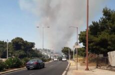 Δύο πυρκαγιές σε Βαρνάβα και Ραφήνα – Κλειστή η Λεωφόρος Μαραθώνος- Live