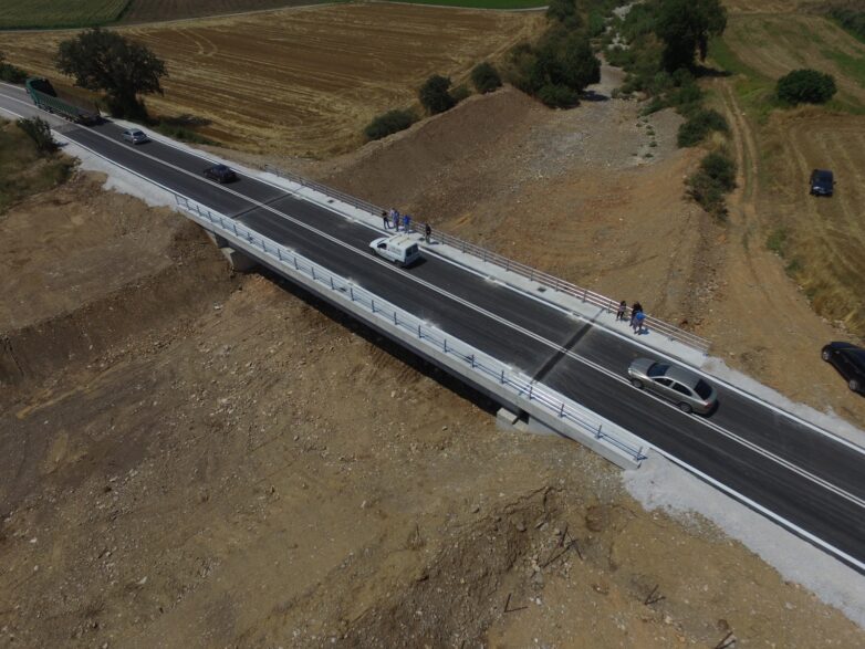 Παραδόθηκε σε κυκλοφορία η νέα γέφυρα στο Πλατανόρεμα Αλμυρού