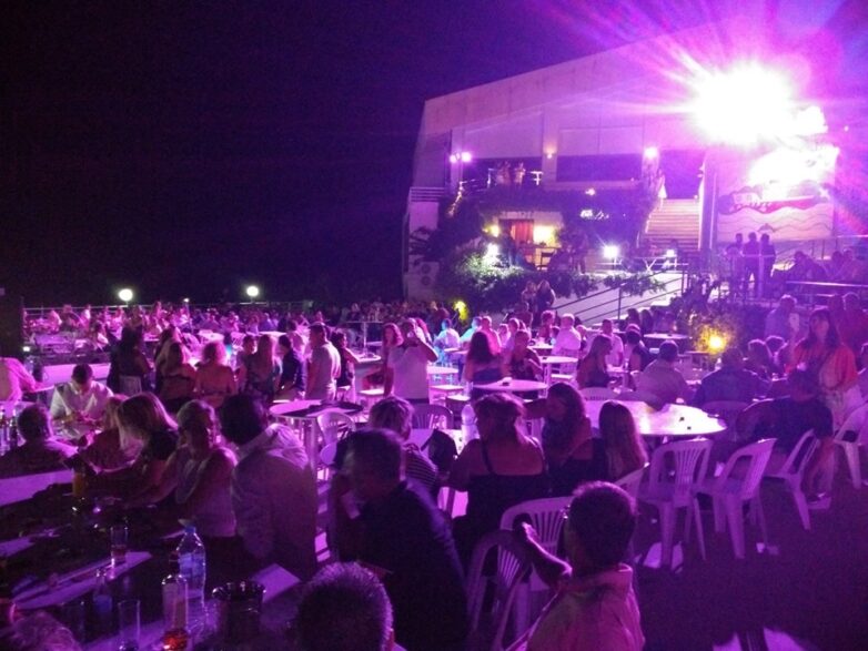 Πλήθος κόσμου στο disco party του Φιλοπρόοδου Συλλόγου Ν. Αγχιάλου