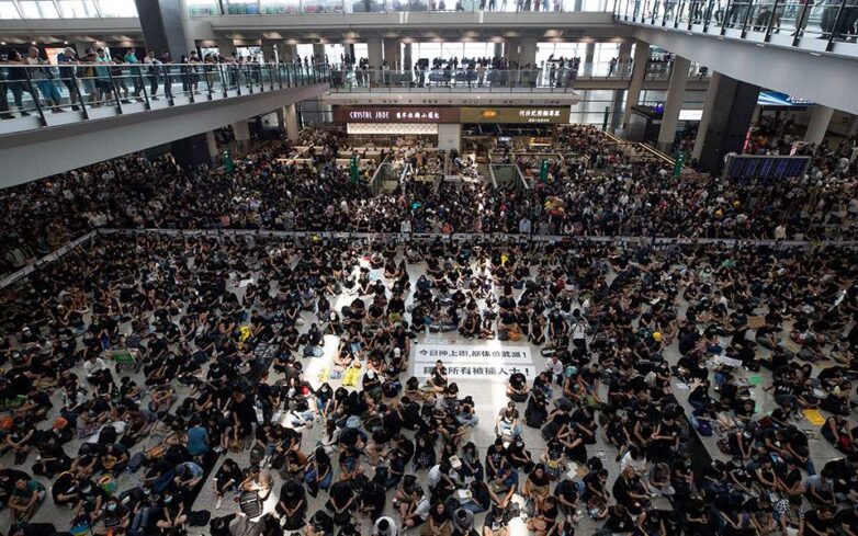 Υπό κατάληψη το αεροδρόμιο του Χονγκ Κονγκ