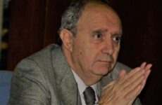 Απεβίωσε ο ιστορικός και πρώην πρόεδρος της Ακαδημίας Αθηνών Κωνσταντίνος Σβολόπουλος