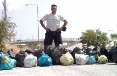 Σακούλες σκουπιδιών έβγαλε από το πάρκο ”Νέας Ιωνίας ” ο  αθλητής Ανδρέας Κεχαγιάς