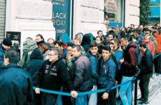 Ημέρα… κοπάνας η Black Friday για έναν στους τρεις μαθητές