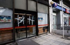Νύχτα βανδαλισμών στην Αττική: 22 επιθέσεις σε τράπεζες, δημόσιες υπηρεσίες και καταστήματα