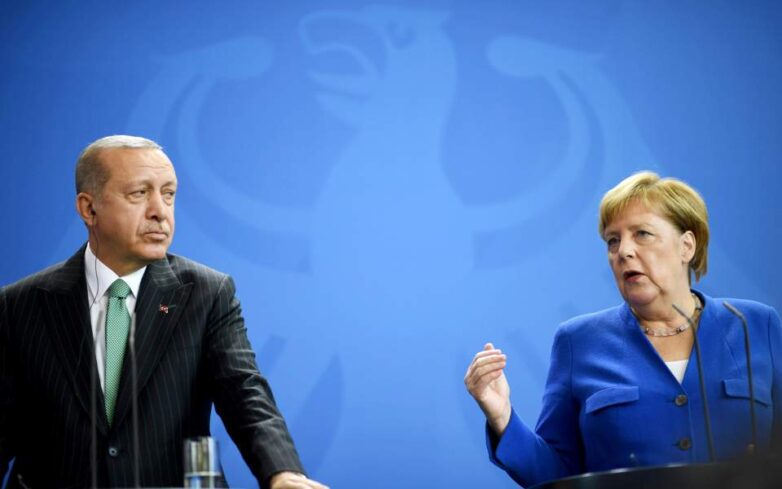 Πρόσκληση Μέρκελ στον Ερντογάν να συζητήσουν για το ειρηνευτικό σχέδιο για τη Λιβύη
