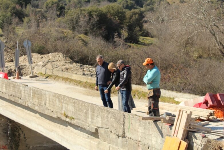 Στις εργασίες κατασκευής της νέας γέφυρας στο Διάσελο Τρικάλων ο περιφερειάρχης Θεσσαλίας