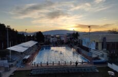 Κραυγή διαμαρτυρίας αθλητικών συλλόγων για τις απαράδεκτες συνθήκες στο κολυμβητήριο Βόλου