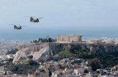 Εθνική επέτειος 25ης Μαρτίου: Mirage και ελικόπτερα πέταξαν πάνω από την Αθήνα