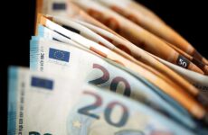 Xρηματικό ποσό 8.000 ευρώ βρήκαν δύο 21χρονες και το παρέδωσαν στις αστυνομικές αρχές