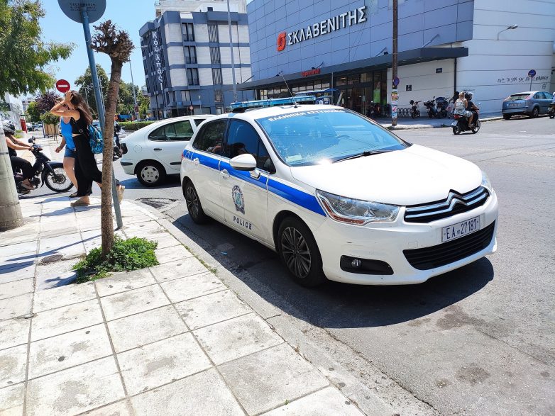 Πρόστιμο σε υπάλληλο καταστήματος για μη χρήση μάσκας