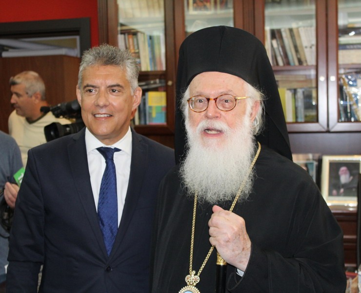 Τηλεφωνική επικοινωνία περιφερειάρχη Θεσσαλίας Κ. Αγοραστού με τον Αρχιεπίσκοπο Αλβανίας Αναστάσιο