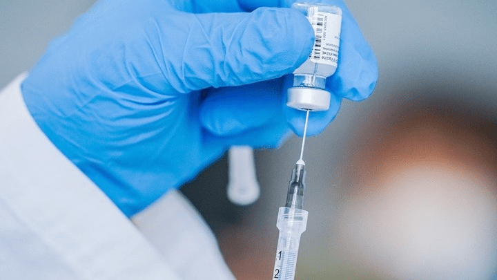 Ρεκόρ ημερήσιων εμβολιασμών με 53.000 δόσεις
