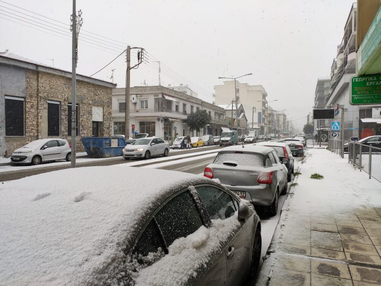 Έντονη χιονόπτωση στη Μαγνησία και στο Βόλο