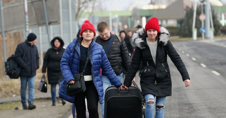 Υπό ασφυκτική πίεση το Κίεβο: Εκρηξη στο κέντρο της πόλης, Ρώσοι αλεξιπτωτιστές κατέλαβαν αεροδρόμιο