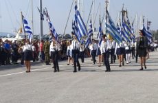 Με καλό καιρό και πολύ κόσμο η παρέλαση για την 25η Μαρτίου στον Βόλο