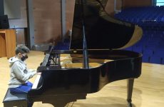 Γνωριμία του πιάνου με ουρά από τα παιδιά του ΚΔΑΠ Προσφυγικών