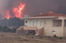 Φωτιά στη Λέσβο -κινδυνεύουν σπίτια