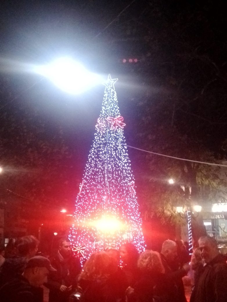 Λαμπερή φωταγώγηση Χριστουγεννιάτικου Δέντρου στην Αργαλαστή