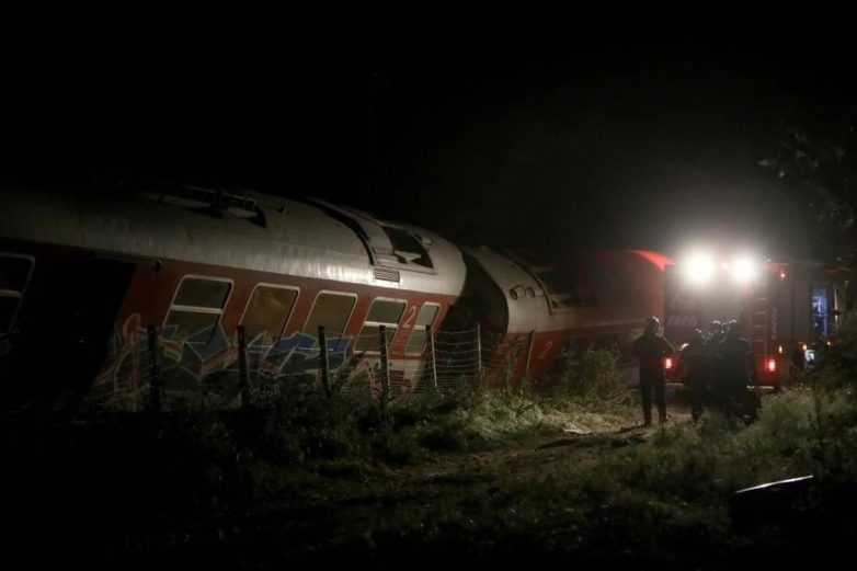 Σύγκρουση τρένων έξω από τα Τέμπη – Αναφορές για νεκρούς και τραυματίες