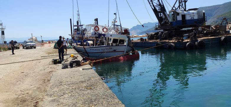 Ανελκύστηκε το αλιευτικό καΐκι στον Πλατανιά Νοτίου Πηλίου